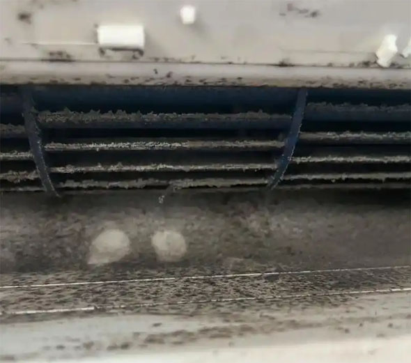 丹东空调吹的风有股烧焦味是怎么回事